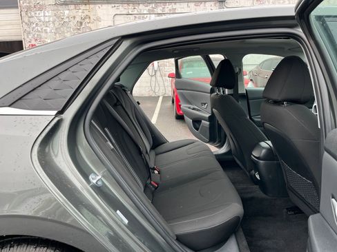 Used 2025 Hyundai Elantra SEL image 26