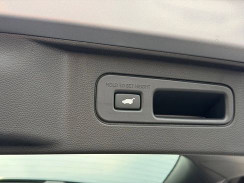 Used 2025 Honda Pilot Elite image 37