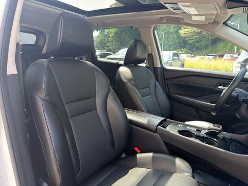 Certified 2025 Nissan Rogue SV w/ SV Premium Package FWD image 21