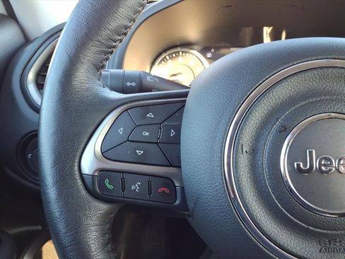 Certified 2022 Jeep Renegade Latitude w/ Convenience Group image 17