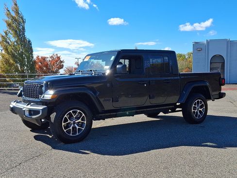 Certified 2024 Jeep Gladiator Sport image 3