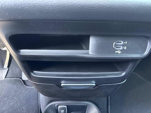 New 2027 Chrysler Pacifica Select FWD image 31