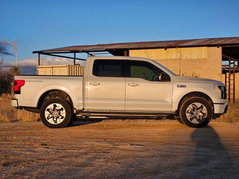 New 2025 Ford F150 Lightning Flash AWD/4WD image 4