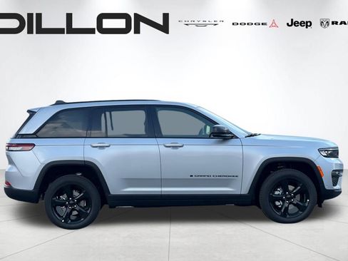 New 2025 Jeep Grand Cherokee Limited w/ Luxury Tech Group II AWD/4WD image 3
