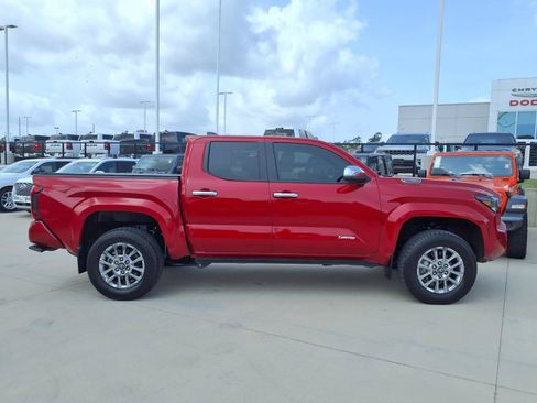 Used 2025 Toyota Tacoma Limited AWD/4WD image 5