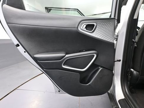 Used 2020 Kia Soul LX FWD image 31