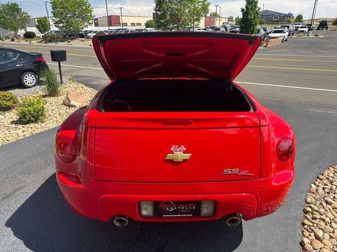 Used 2005 Chevrolet SSR w/ Preferred Equipment Group RWD image 39