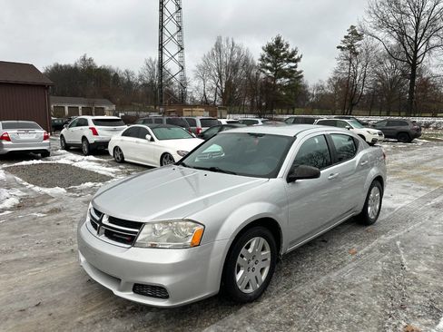 Used 2012 Dodge Avenger SE image 1
