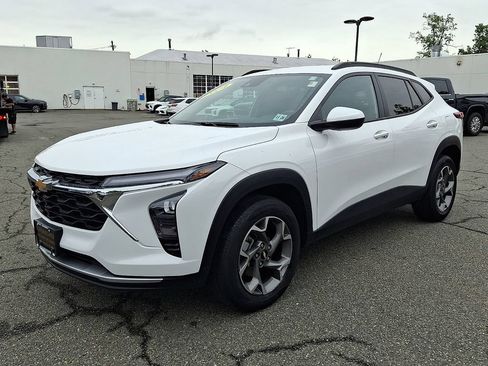 Certified 2024 Chevrolet Trax LT w/ Driver Confidence Package FWD image 3