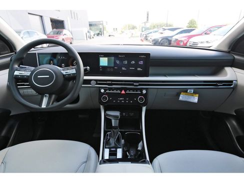 Certified 2025 Hyundai Tucson SEL FWD image 11