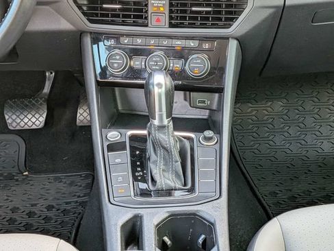 Used 2019 Volkswagen Jetta R-Line FWD image 20