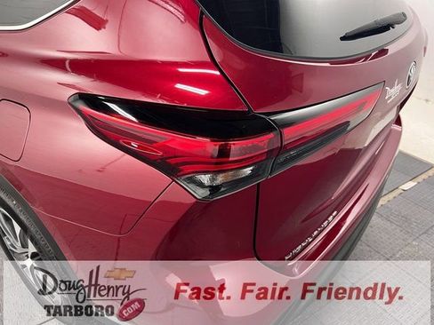 Used 2022 Toyota Highlander XLE image 13