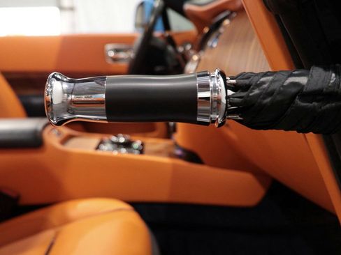 Used 2017 Rolls-Royce Dawn image 28