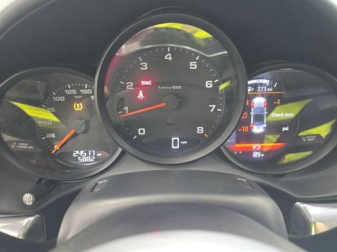 Used 2023 Porsche 718 Boxster RWD image 9