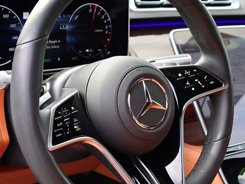 Certified 2025 Mercedes-Benz S 580e 4MATIC Sedan image 18