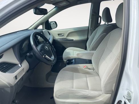 Used 2015 Toyota Sienna LE FWD image 8