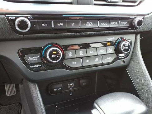 Used 2022 Kia Niro EX Premium image 25