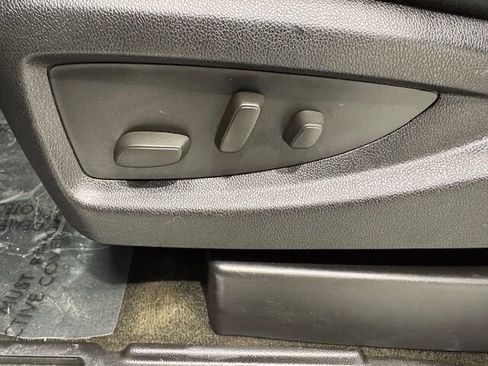 Used 2015 GMC Sierra 2500 SLT w/ Suspension Package, Off-Road image 16