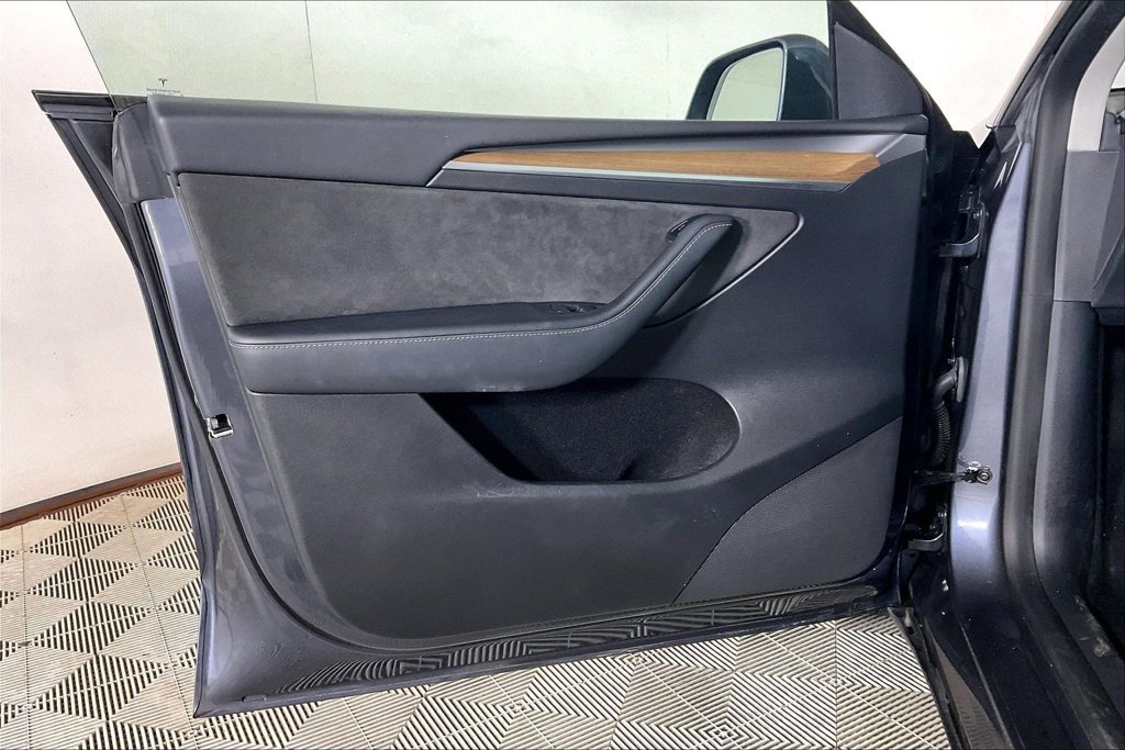Used 2023 Tesla Model Y Long Range AWD/4WD image 22