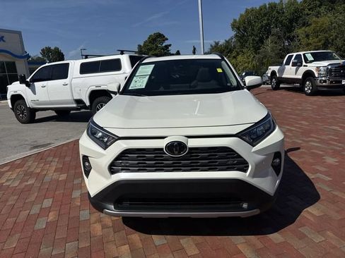 Used 2020 Toyota RAV4 Limited FWD image 31