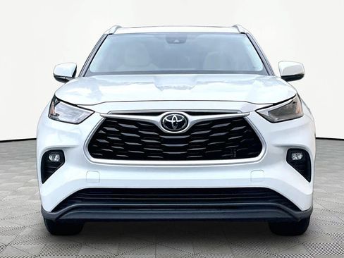Used 2023 Toyota Highlander XLE FWD image 4
