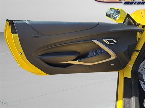 Used 2016 Chevrolet Camaro LT w/ RS Package image 6