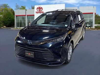 Certified 2022 Toyota Sienna XLE Woodland Edition
