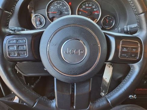 Used 2018 Jeep Wrangler Unlimited Rubicon AWD/4WD image 14