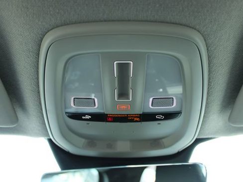 Used 2025 Volvo XC40 B5 Core image 30