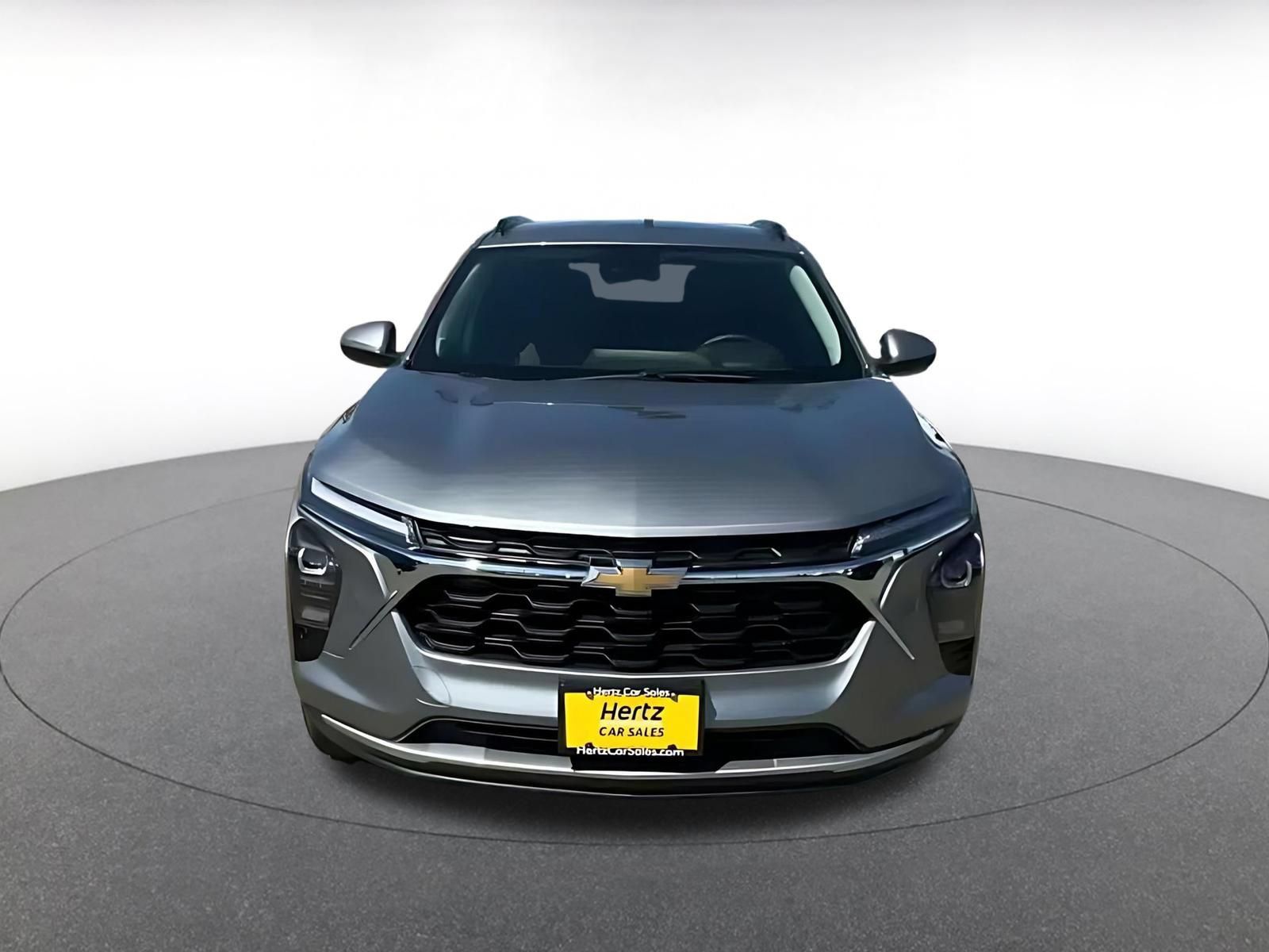 Used 2025 Chevrolet Trax LT w/ LT Convenience Package FWD image 4