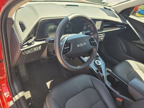 Used 2025 Kia Niro EX FWD image 9