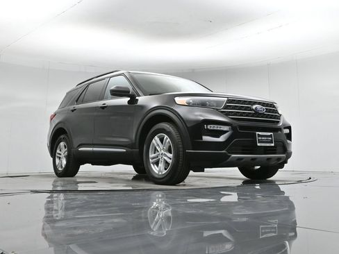 Used 2024 Ford Explorer XLT w/ Equipment Group 202A image 49