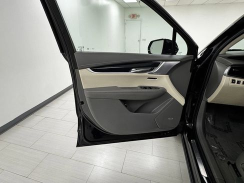 Used 2024 Cadillac XT6 Premium Luxury image 9