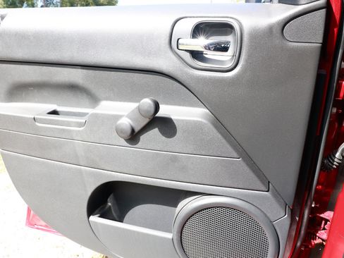 Used 2012 Jeep Patriot Sport image 36