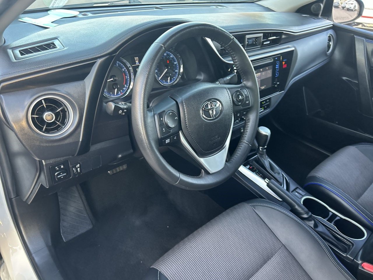 Used 2018 Toyota Corolla SE w/ Carpet Mat Package (TMS) FWD image 15
