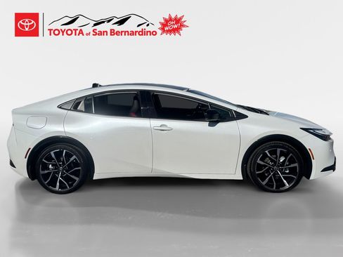 Used 2026 Toyota Prius Plug-In Hybrid FWD image 6