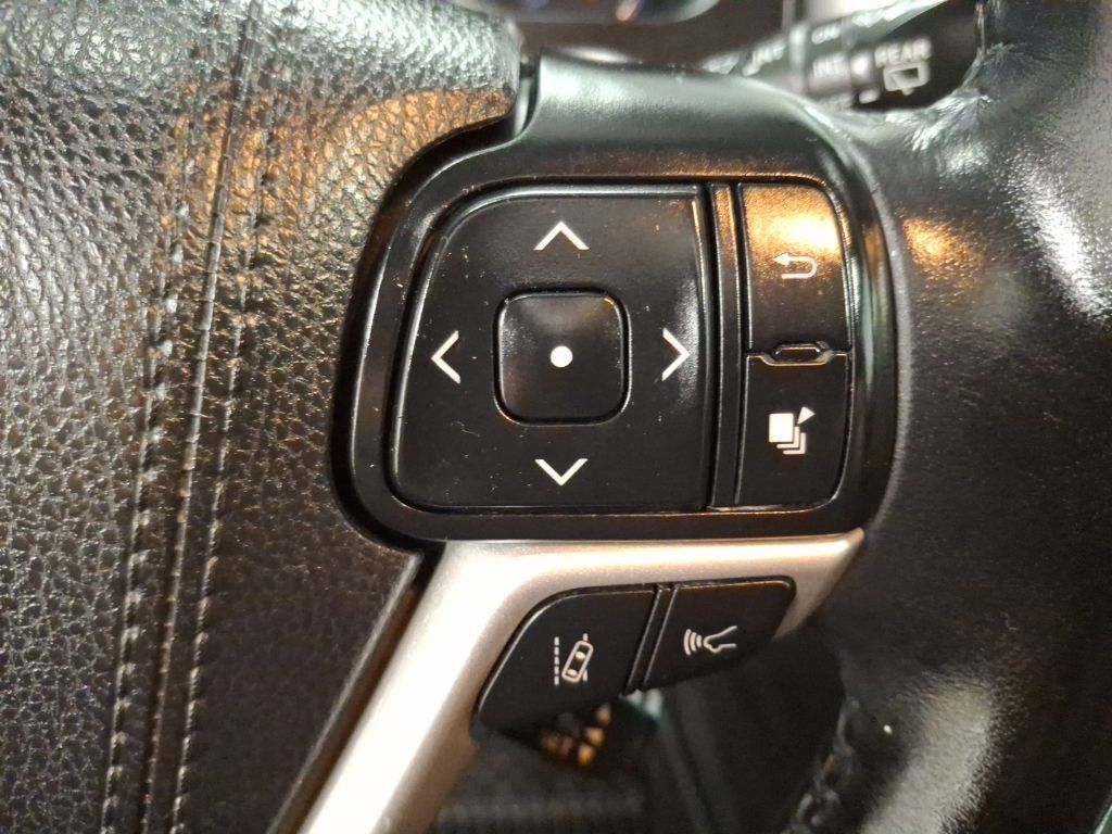 Used 2018 Toyota Highlander SE AWD/4WD image 20
