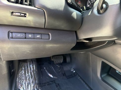 Certified 2024 Nissan Pathfinder SL FWD image 18