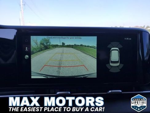 Used 2024 Kia Carnival EX FWD image 22