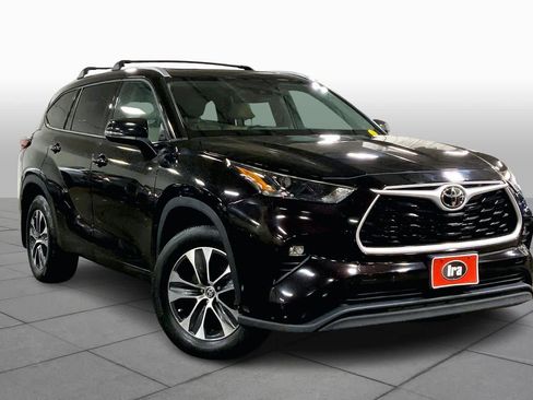 Used 2022 Toyota Highlander XLE image 4