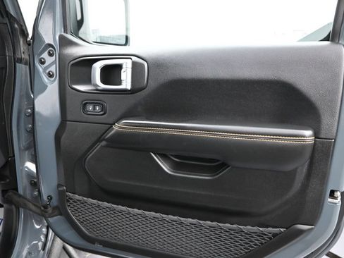 Used 2024 Jeep Wrangler Unlimited Sahara w/ Technology Group AWD/4WD image 8