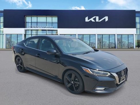Used 2023 Nissan Sentra SR w/ SR Premium Package FWD image 2