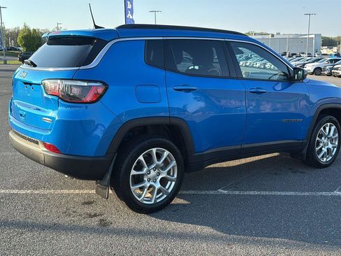 Used 2023 Jeep Compass Latitude AWD/4WD image 5