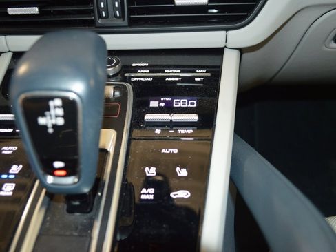 Certified 2021 Porsche Cayenne Coupe image 32