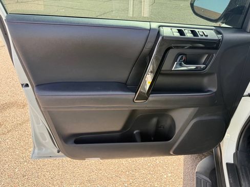 Used 2022 Toyota 4Runner TRD Off-Road Premium AWD/4WD image 15