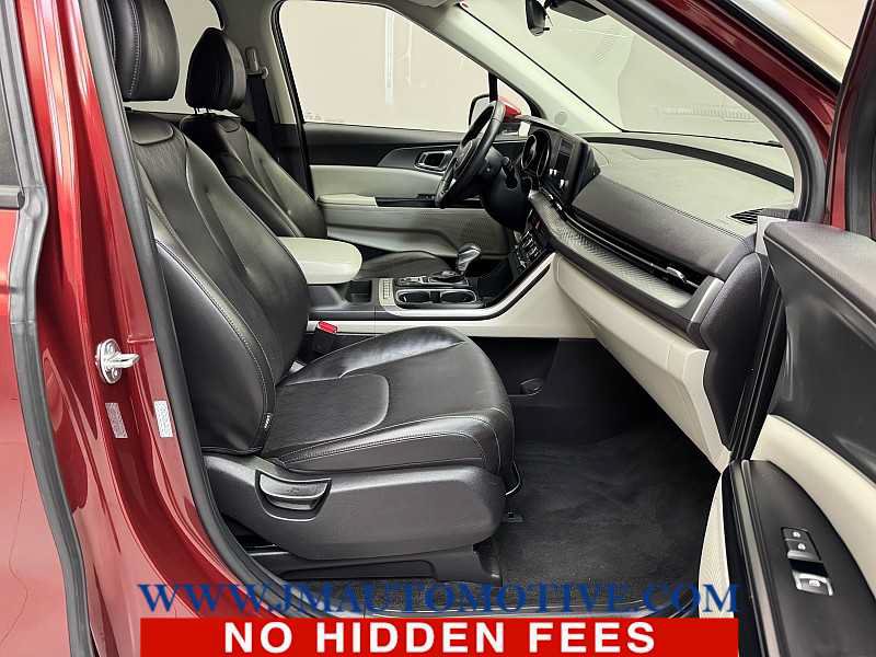 Used 2024 Kia Carnival LX FWD image 21