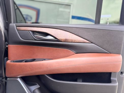 Used 2016 Cadillac Escalade ESV Luxury image 42