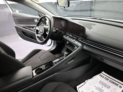 Certified 2025 Hyundai Elantra SEL w/ Cargo Package image 12