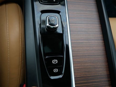 Used 2022 Volvo XC60 T8 Inscription w/ Advanced Package image 23