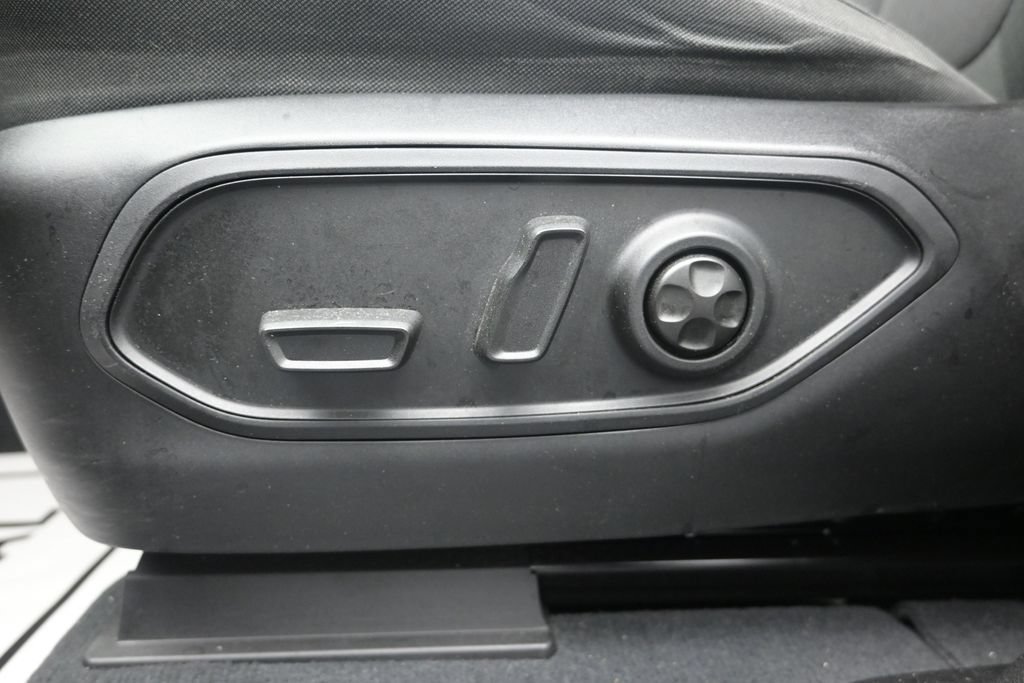 Used 2023 Jeep Grand Cherokee Laredo RWD image 11